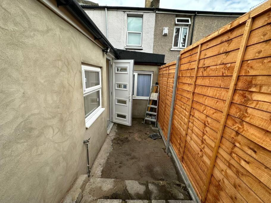 Big 3 Bedroom London House With 2 Bathroom Plumstead  Buitenkant foto