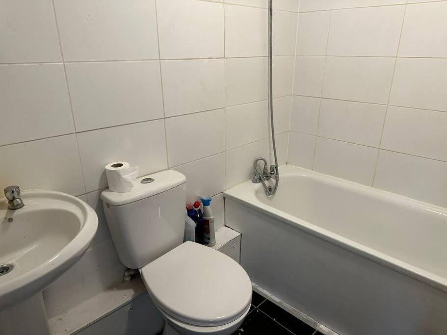 Big 3 Bedroom London House With 2 Bathroom Plumstead  Buitenkant foto