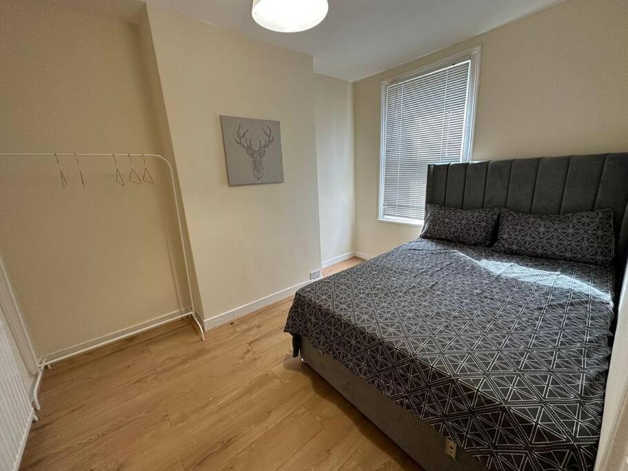 Big 3 Bedroom London House With 2 Bathroom Plumstead  Buitenkant foto