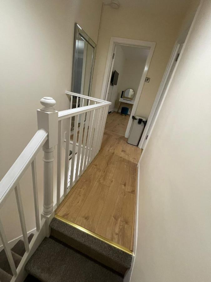 Big 3 Bedroom London House With 2 Bathroom Plumstead  Buitenkant foto