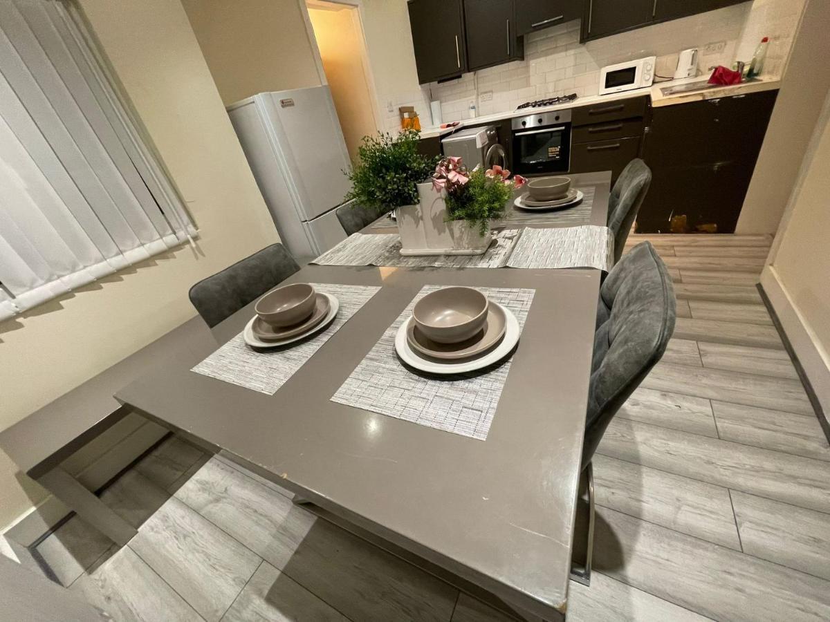 Big 3 Bedroom London House With 2 Bathroom Plumstead  Buitenkant foto