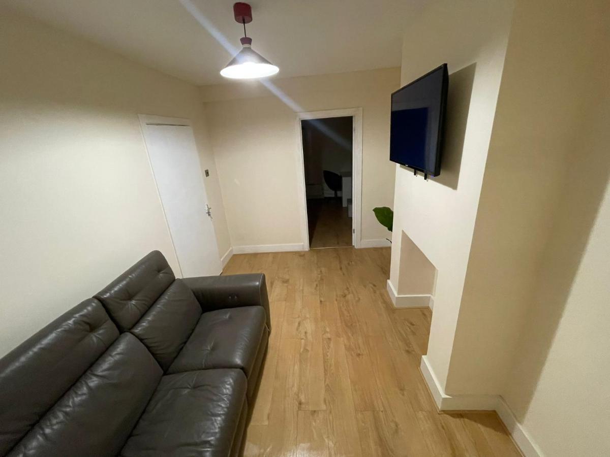 Big 3 Bedroom London House With 2 Bathroom Plumstead  Buitenkant foto