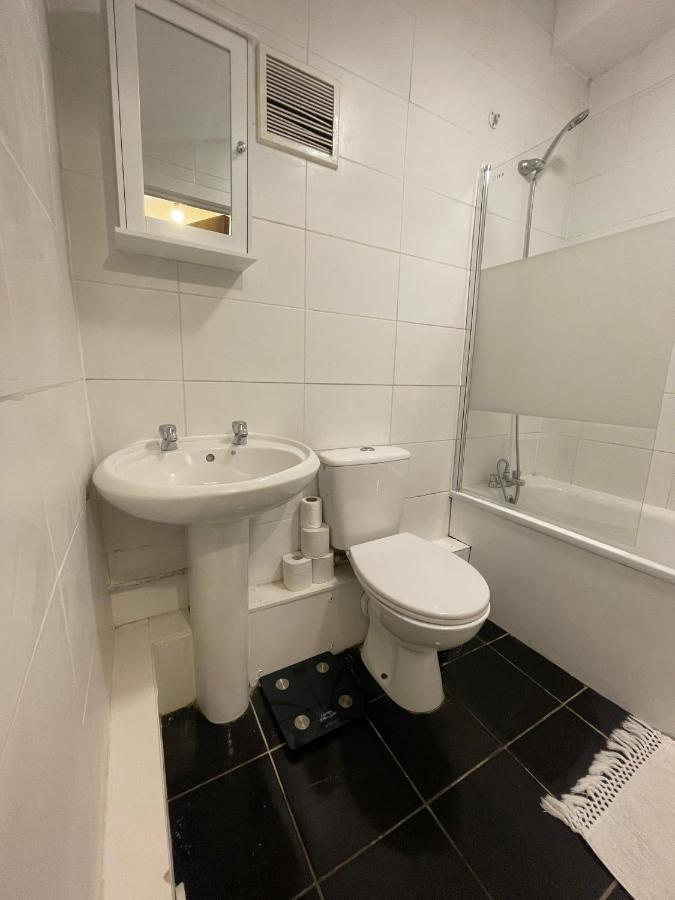 Big 3 Bedroom London House With 2 Bathroom Plumstead  Buitenkant foto